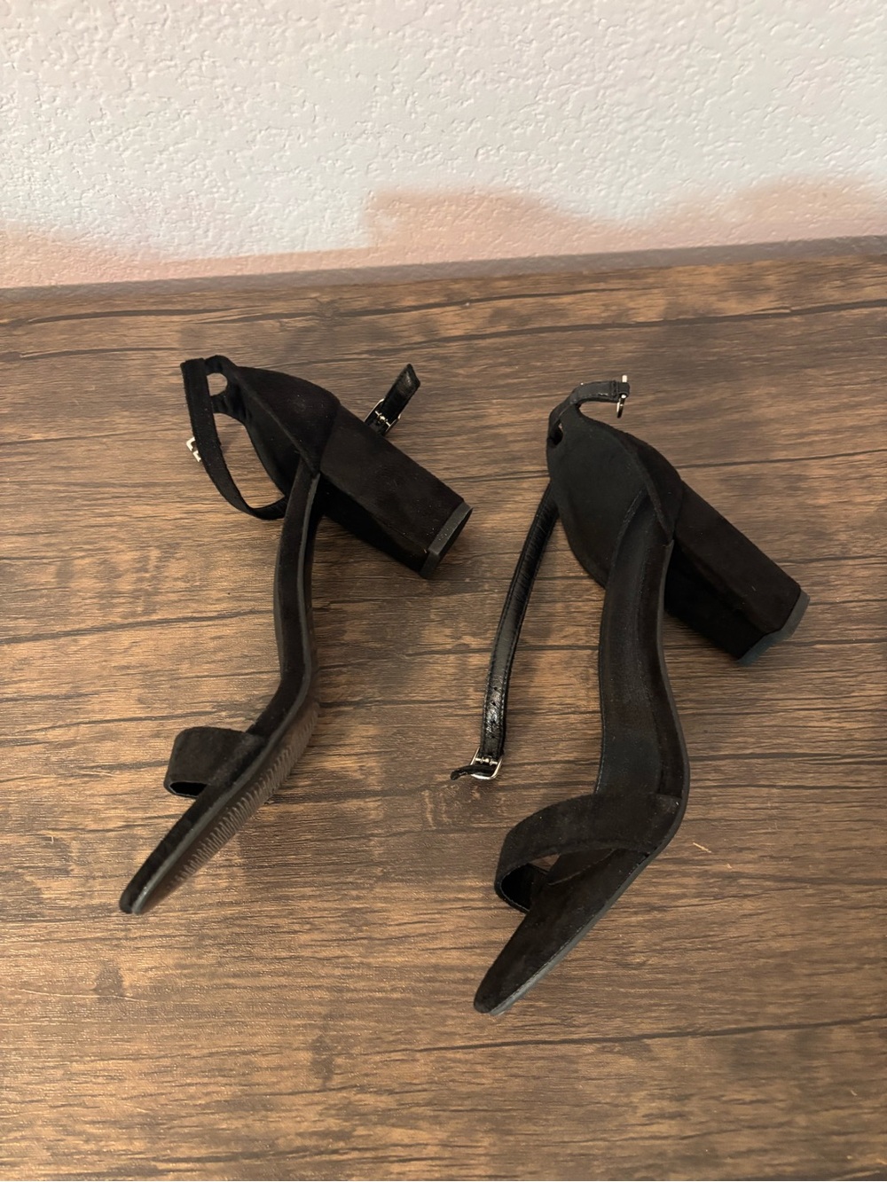 Black heels shoes size 8 - Picture 2 of 4